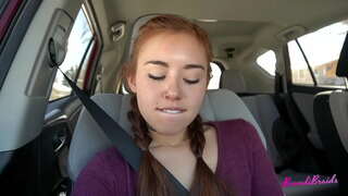 Liderlige Tøs Kan ikke Stoppe med at Spille Med Fisse i Bil og Offentlig: Brandibraids