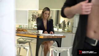 רומעניש באַבע ליב אַ גוט אַסספוקקינג צו אָנהייבן איר טאָג