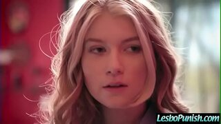 (Arya Fae &amp;amp; Raven هارت) Horny Lez دریافت مجازات با اسباب معنی Lesbo کلیپ-03