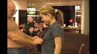 ���ાયને &amp;પહોંચવું; અંકલ જેસી સ્ટ્રિપડાઉન બ્લોજોબ